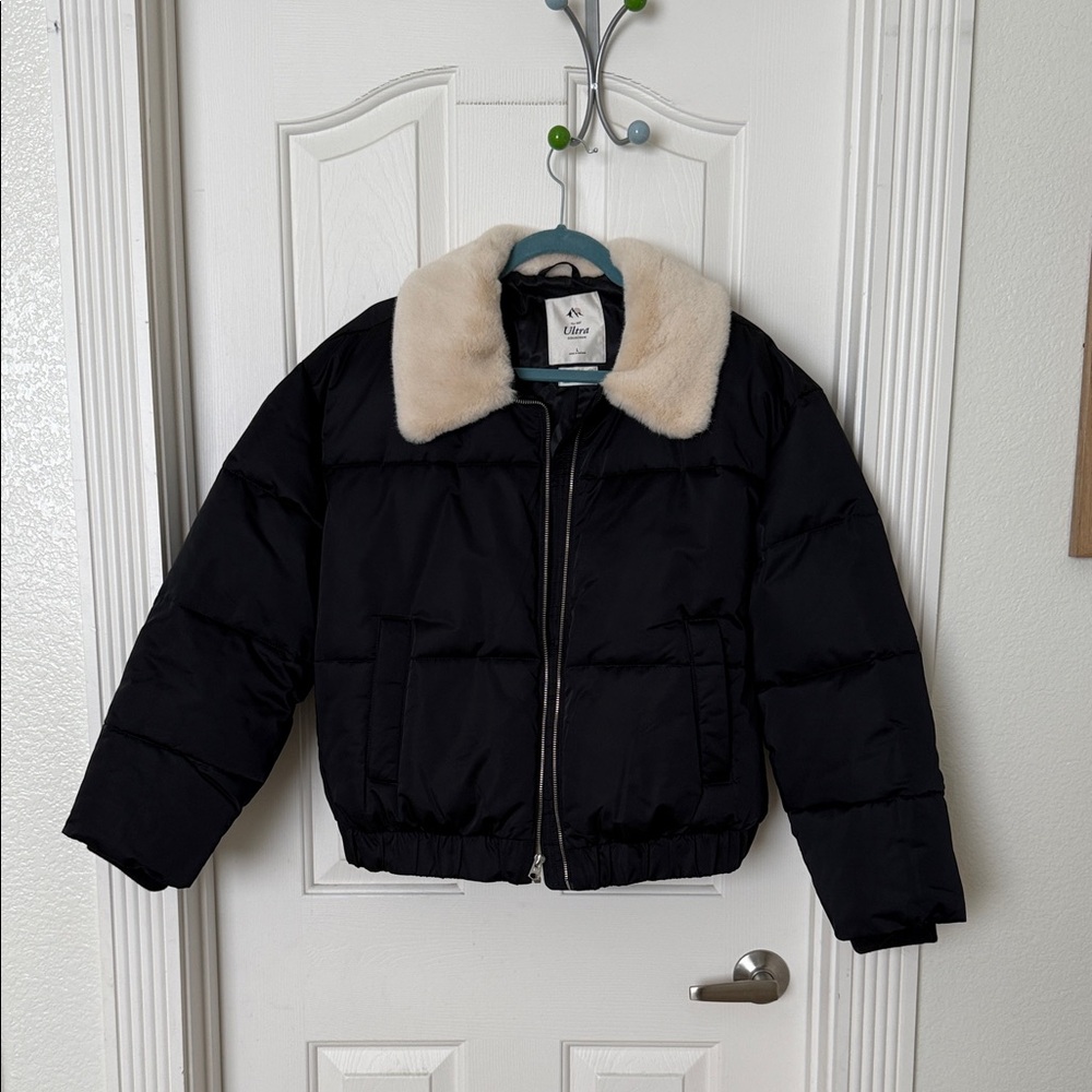 Abercrombie & Fitch Black Puffer Jacket with Cream Faux Fur Collar
